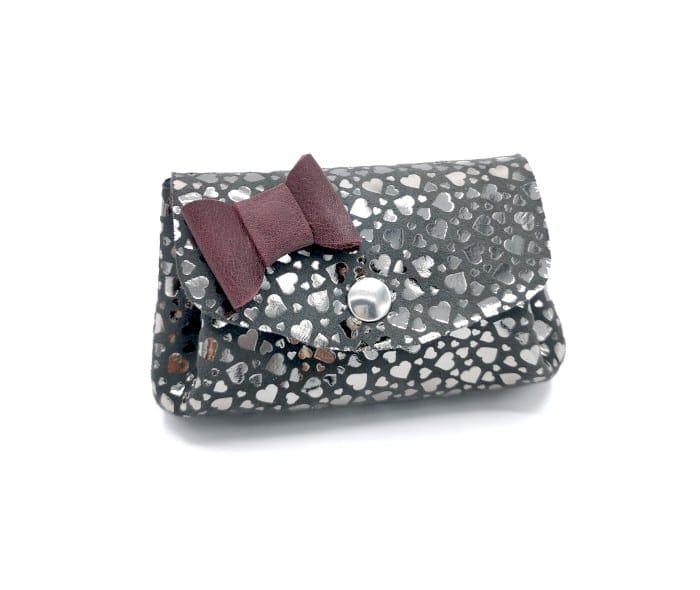 Porte monnaie petite Alice PMLPA 009 1 porte monnaie cuir coeurs argent et violine
