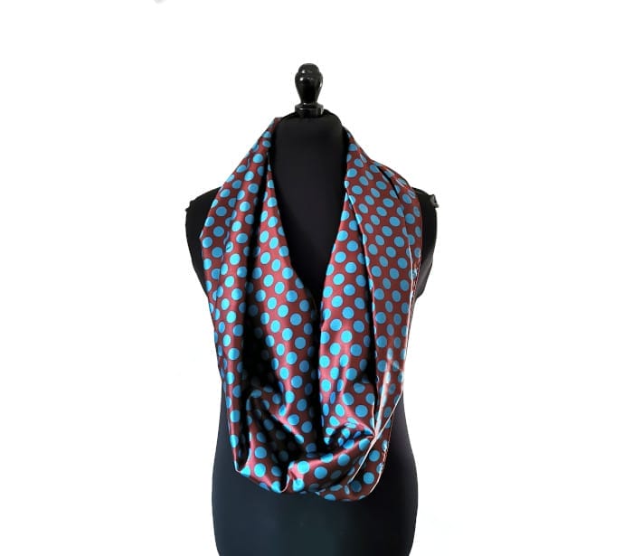 Echarpe ronde Miss sarah pois bleus - ERMS 036 1 echarpe ronde en soie pois bleus turquoise