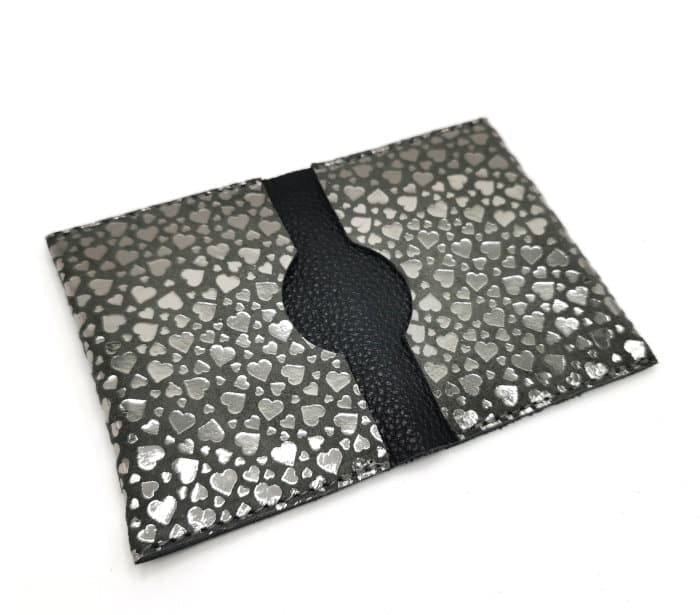 La petite Hannah coeur gris-noir 2 porte cartes cuir upcyclé coeurs