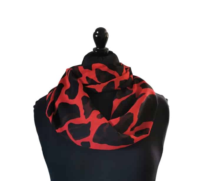 Echarpe Miss Sarah Girafe rouge 1 snood en soie motif girafe