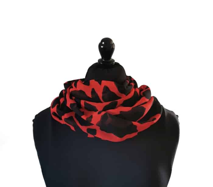 Echarpe Miss Sarah Girafe rouge 2 snood en soie motif girafe