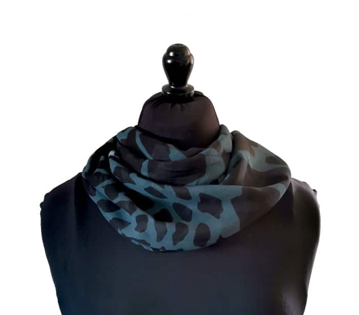 Echarpe Miss Sarah Girafe verte 1 snood en soie motif girafe