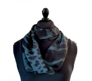 snood en soie motif girafe