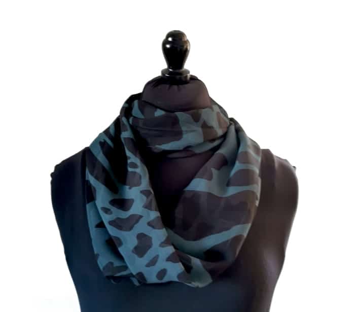 Echarpe Miss Sarah Girafe verte 2 snood en soie motif girafe