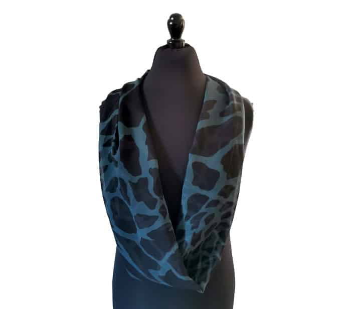 Echarpe Miss Sarah Girafe verte 3 snood en soie motif girafe