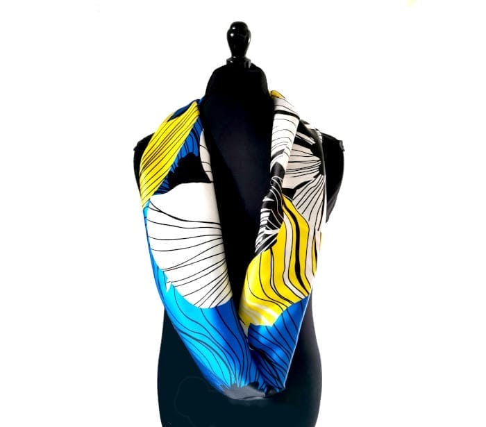 snood en soie motif fleuri