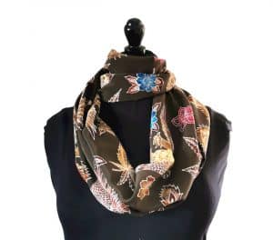 foulard en soie upcyclée paon kaki