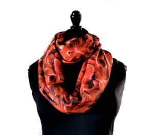 foulard en soie upcyclée rouge fleurie