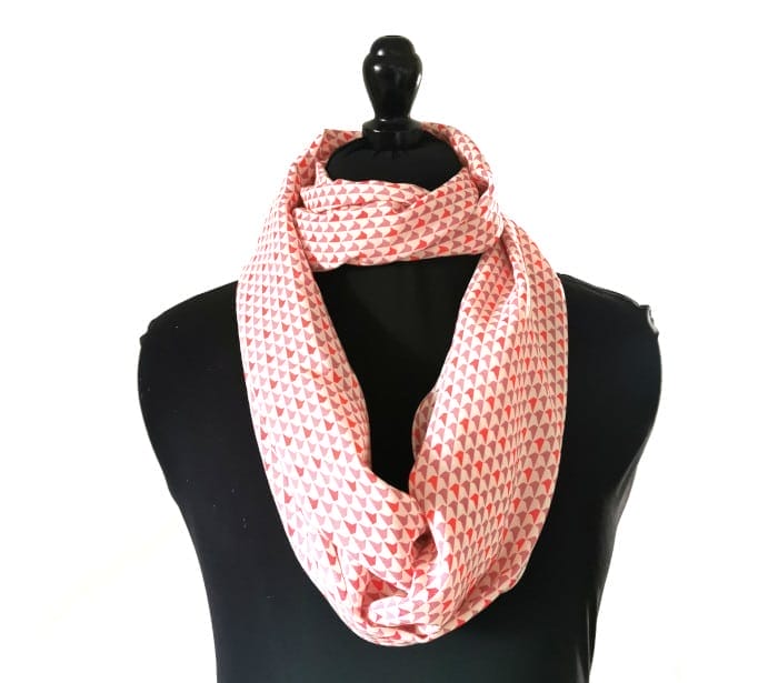 Echarpe Miss Sarah dans les roses ERMSP-068 2 foulard en soie femme motif geometriques rose