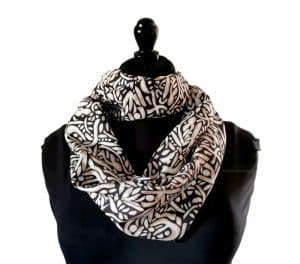foulard en soie upcyclée motifs abstraits
