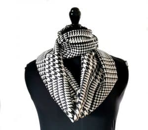 snood en soie motif pied de poule
