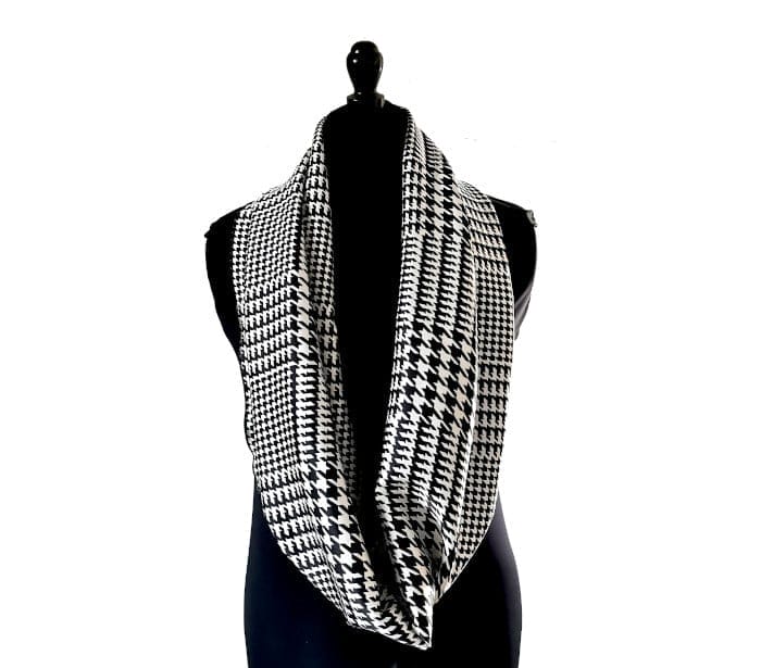 Echarpe Miss Sarah pied de poule noir ERMSHC-055 3 snood en soie motif pied de poule