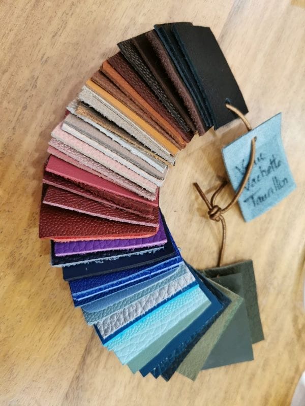 echantillon cuirs 2 Etiquette bagage en cuir personnalisable