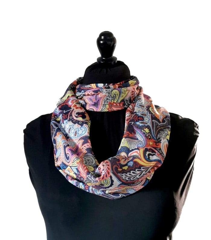 foulard en soie motif cachemire