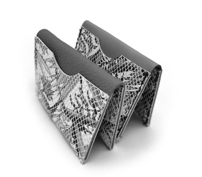 La petite Hannah serie tropical3 NB Porte carte cuir