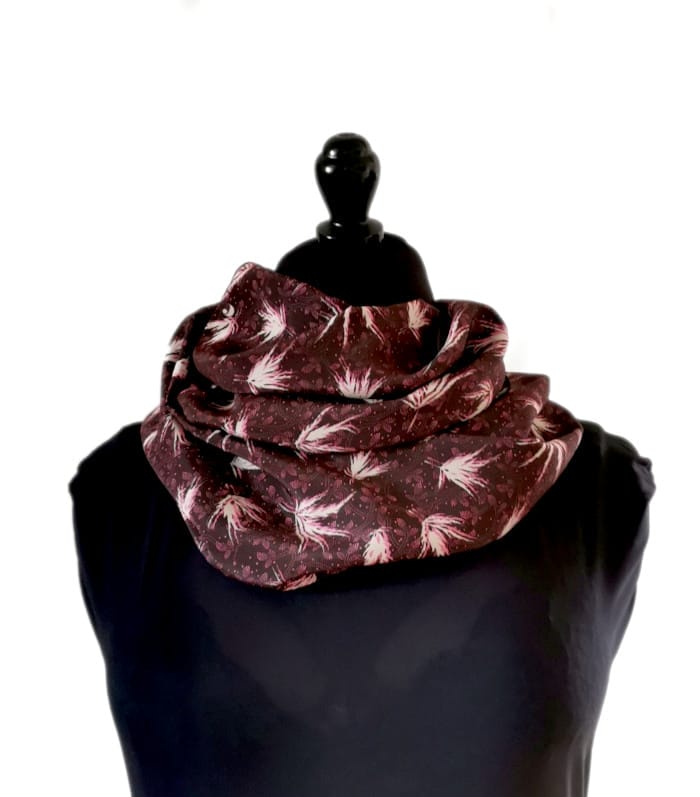 snood en soie motif feuille d'erable
