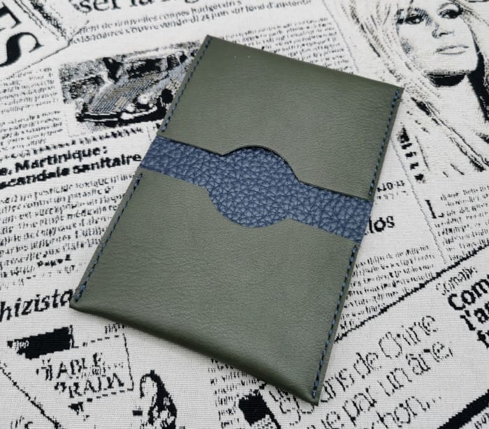 Porte cartes Hannah homme - kaki foncé-blau marine 2 Porte cartes homme en cuir