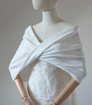 cache epaules tricot blanc cassé